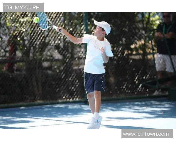 西安网球队的灵活性揭秘：如何在赛场上展现卓越技巧与团队协作